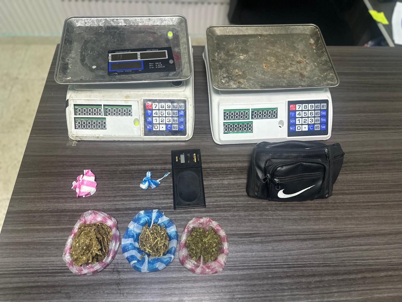 Policía desmantela puntos de microtráfico en Sabana Perdida y Villa Mella; ocupa drogas, armas y dinero en efectivo