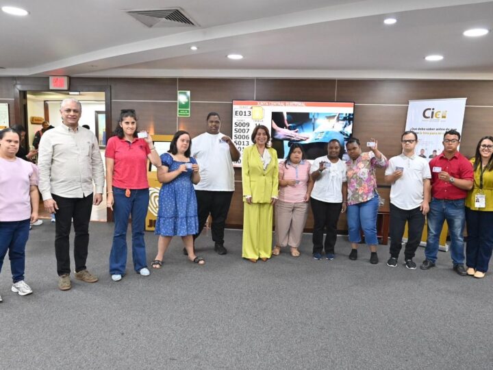 JCE continúa entrega de la nueva cédula a personas con discapacidad en coordinación con CONADIS