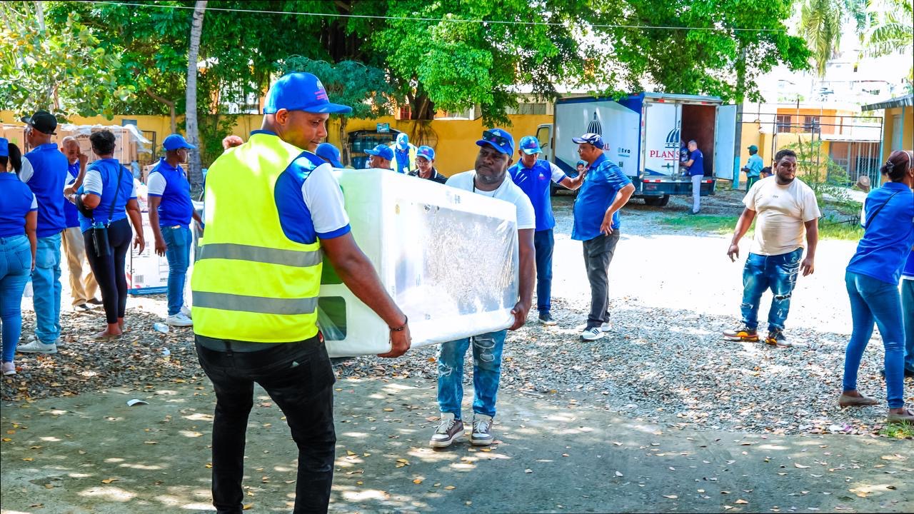 En menos de 48 horas Gobierno entrega a través de DASAC enseres a familias afectadas por inundaciones