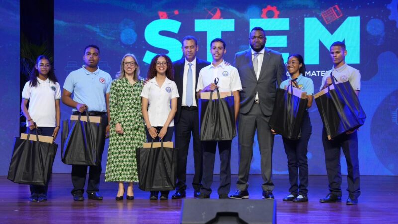 Indotel y MINERD reconocen a más de 300 estudiantes destacados en disciplinas STEM