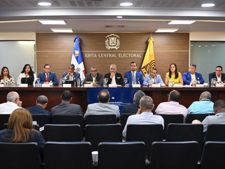Mesa técnica de la JCE trata avances de cedulación a nivel local y en el exterior con organizaciones políticas