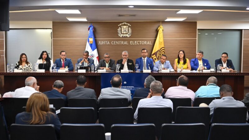 Mesa técnica de la JCE trata avances de cedulación a nivel local y en el exterior con organizaciones políticas