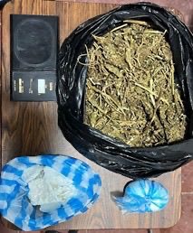 Policía ocupa drogas, recupera vehículo, motocicletas robadas y ejecuta órdenes de arresto en Sabana Perdida y La Victoria, SDN.