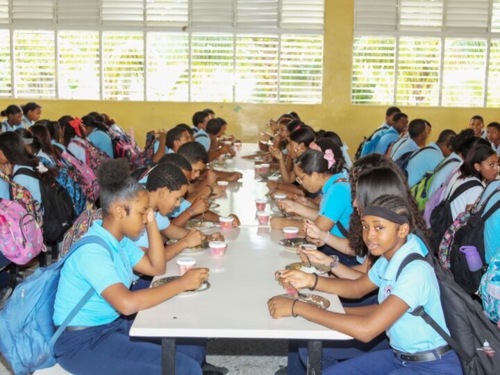 Familias dominicanas ahorran más de RD$82,000 millones al año por el Programa de Alimentación Escolar del INABIE
