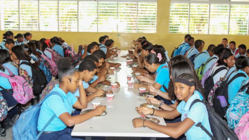 Familias dominicanas ahorran más de RD$82,000 millones al año por el Programa de Alimentación Escolar del INABIE