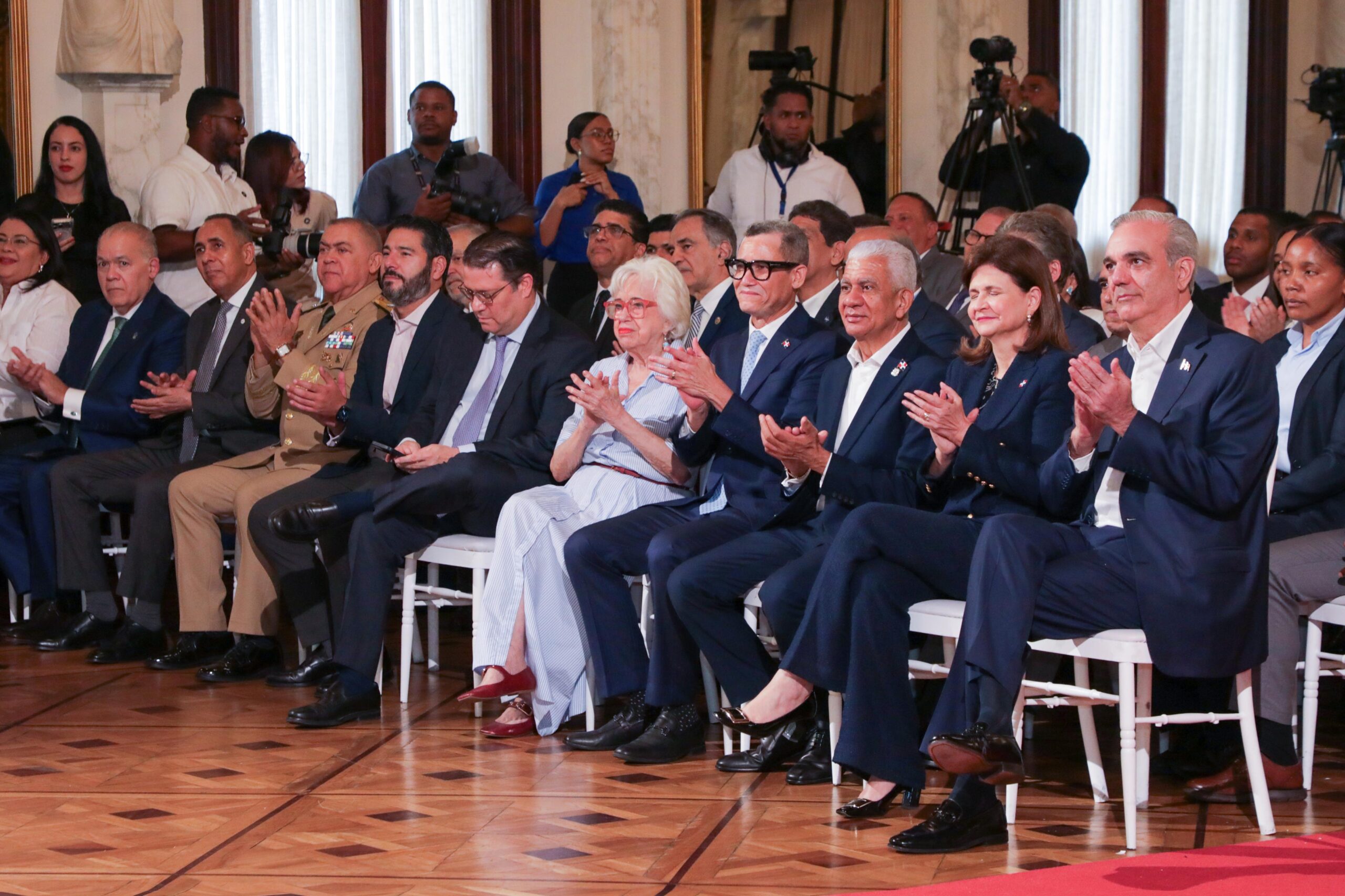 Empresarios y sindicalistas se comprometen a seguir trabajando junto al Gobierno en favor del crecimiento económico y bienestar de trabajadores