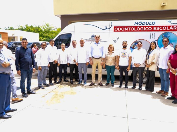 Más de 650 estudiantes de La Vega recibieron atenciones de salud durante jornada del INABIE