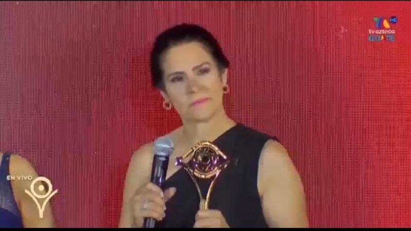 Noticias SIN fue reconocido en Guatemala con el prestigioso premio Iris América, otorgado por la Academia Española de la Televisión, durante un encuentro que reunió a representantes de 22 países de Hispanoamérica.
