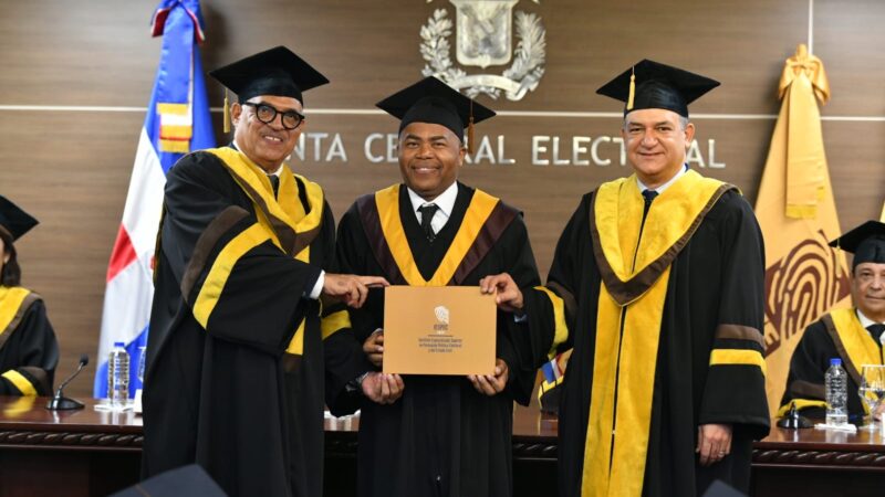 JCE- IESPEC celebra primera graduación ordinaria de Especialidad en Administración Política Electoral y anuncia “Cátedra Magistral Abigail Mejía”