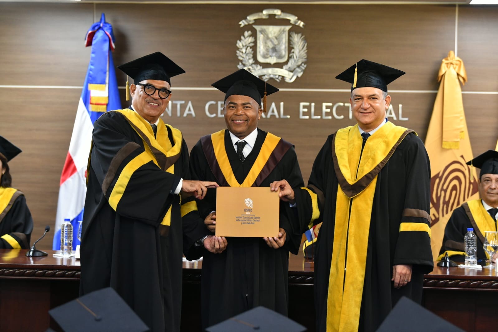 JCE- IESPEC celebra primera graduación ordinaria de Especialidad en Administración Política Electoral y anuncia “Cátedra Magistral Abigail Mejía”