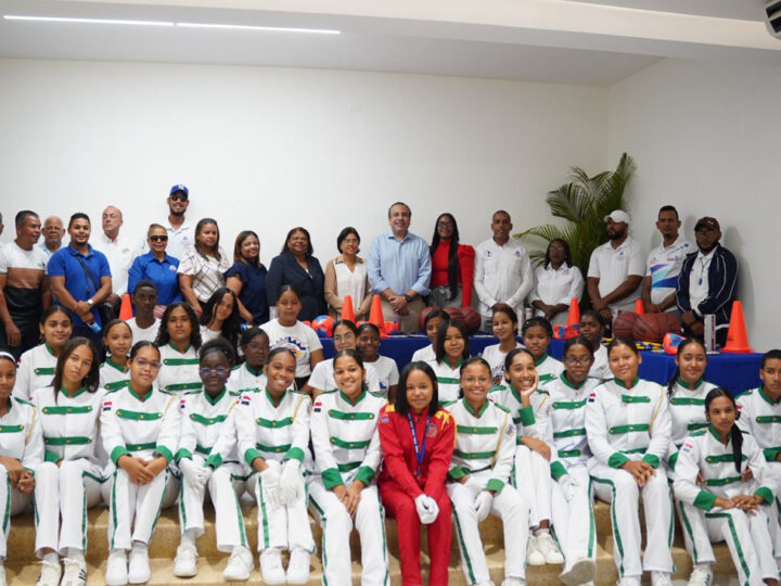 Inefi inicia histórica gira nacional de entrega de utilería deportiva