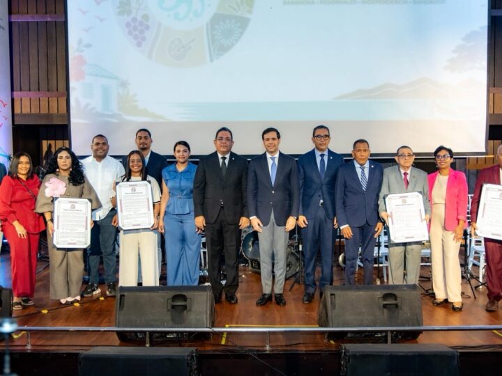 Senado y Cultura reconocen a destacadas personalidades de diferentes provincias del Sur