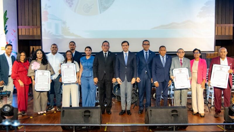 Senado y Cultura reconocen a destacadas personalidades de diferentes provincias del Sur