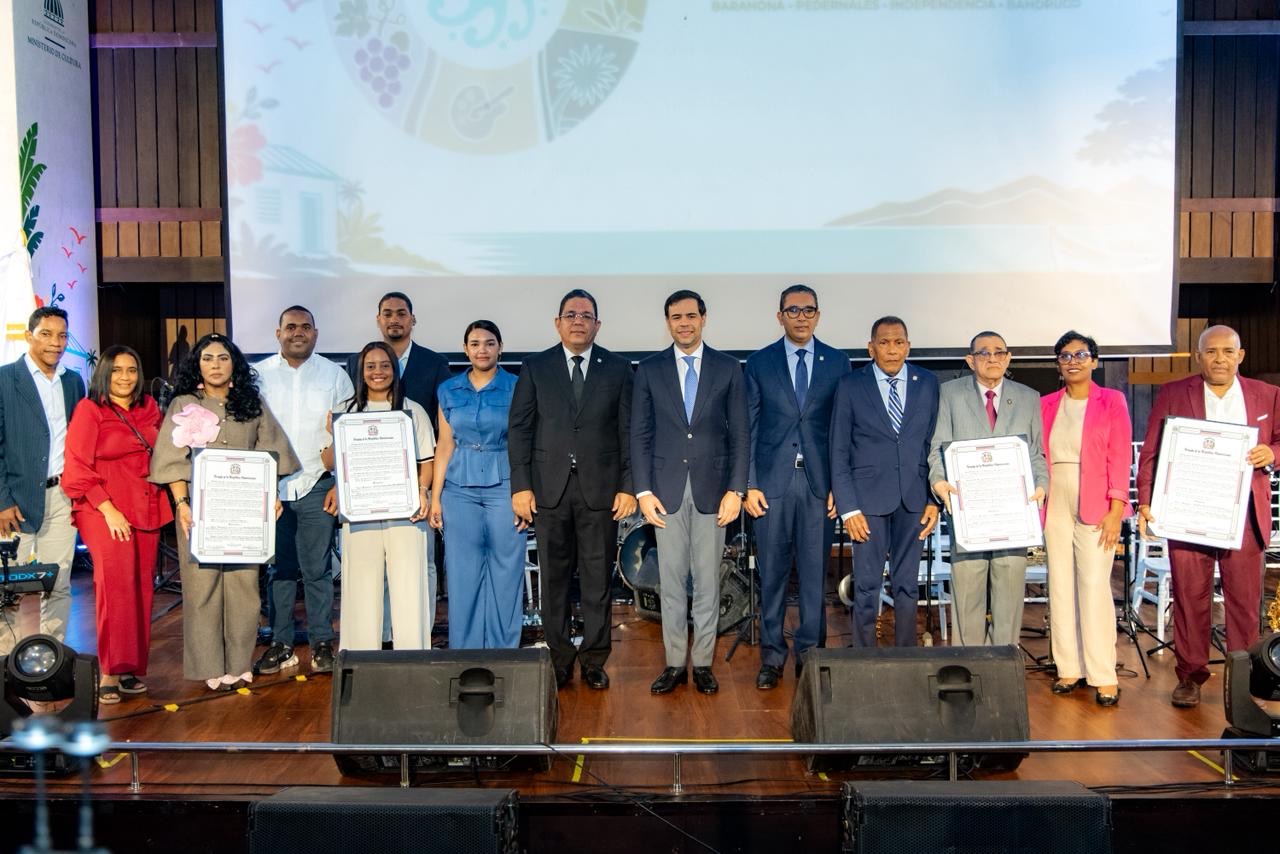 Senado y Cultura reconocen a destacadas personalidades de diferentes provincias del Sur