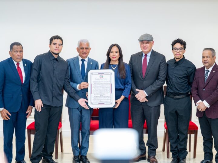 Senado rinde homenaje póstumo al cineasta René Fortunato por su legado histórico y cultural