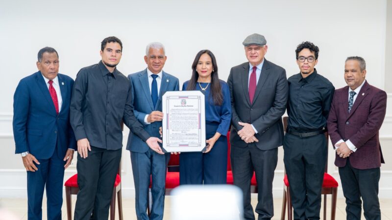 Senado rinde homenaje póstumo al cineasta René Fortunato por su legado histórico y cultural