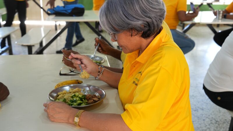 INABIE garantiza alimentación escolar a casi 150 mil jóvenes y adultos de los programas Oportunidad 14-24 y Prepara