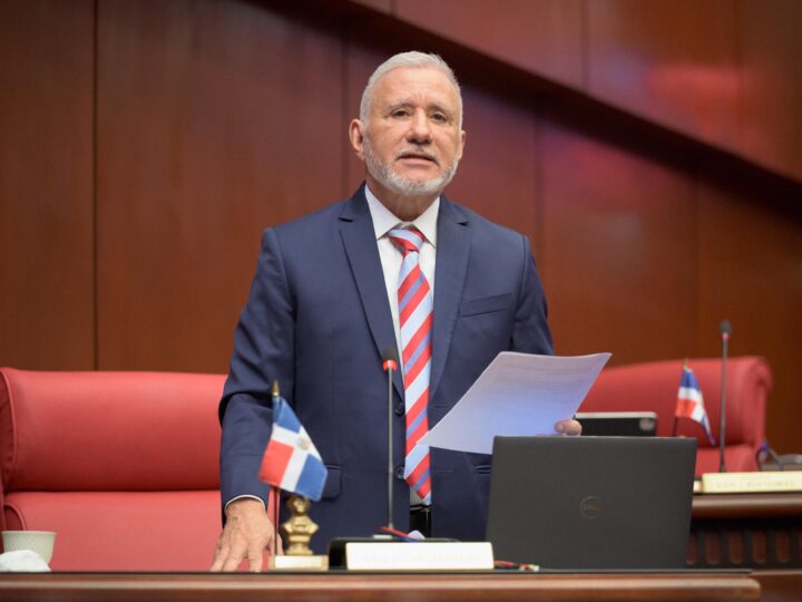 Taveras Guzmán asume como Senador Independiente «Seguimos atrapados en políticas de corto plazo»