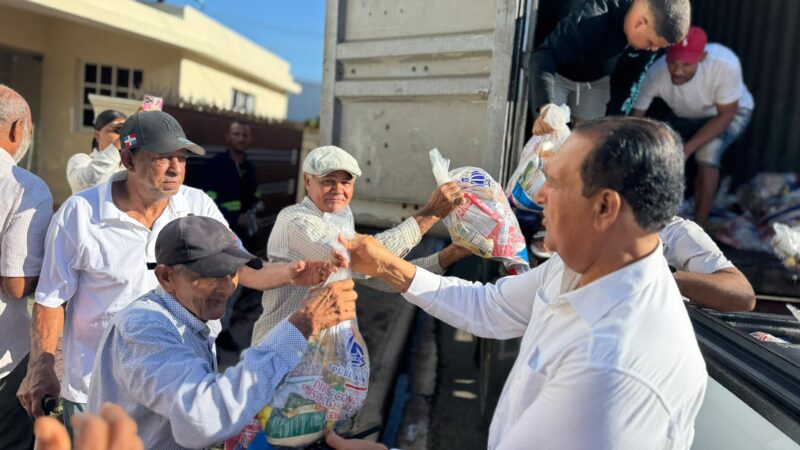 Senador Antonio Marte y autoridades llevan soluciones a afectados por inundaciones en Santiago Rodriguez