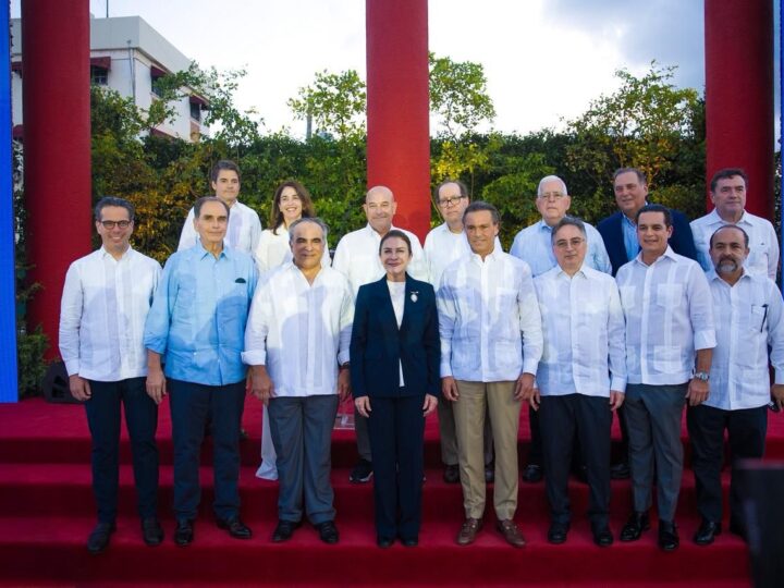 El presidente Luis Abinader y Carolina Mejía inauguran el Paseo 30 de Mayo, una obra que refleja visión, orden y firmeza para transformar Santo Domingo