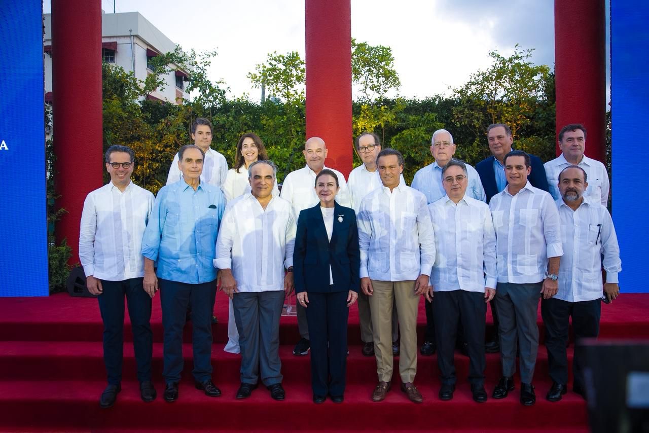 El presidente Luis Abinader y Carolina Mejía inauguran el Paseo 30 de Mayo, una obra que refleja visión, orden y firmeza para transformar Santo Domingo