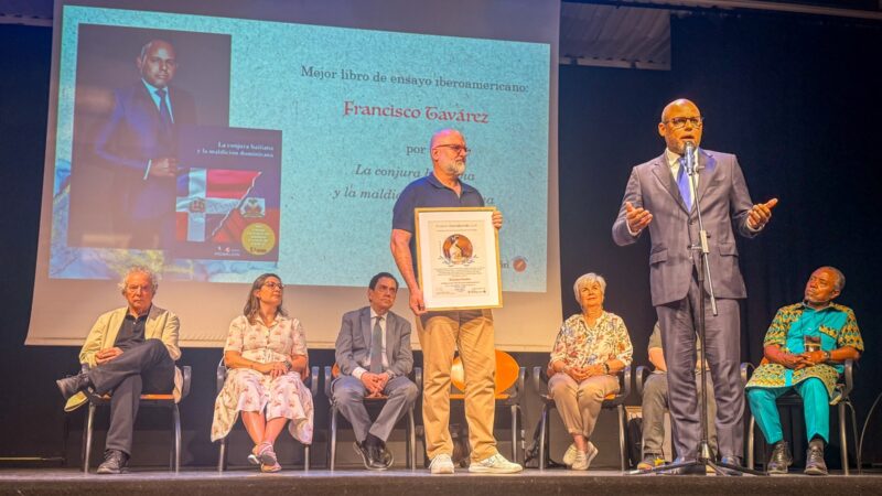 Francisco Tavárez gana premio internacional y pone en alto la literatura dominicana en la Feria del Libro de Madrid%