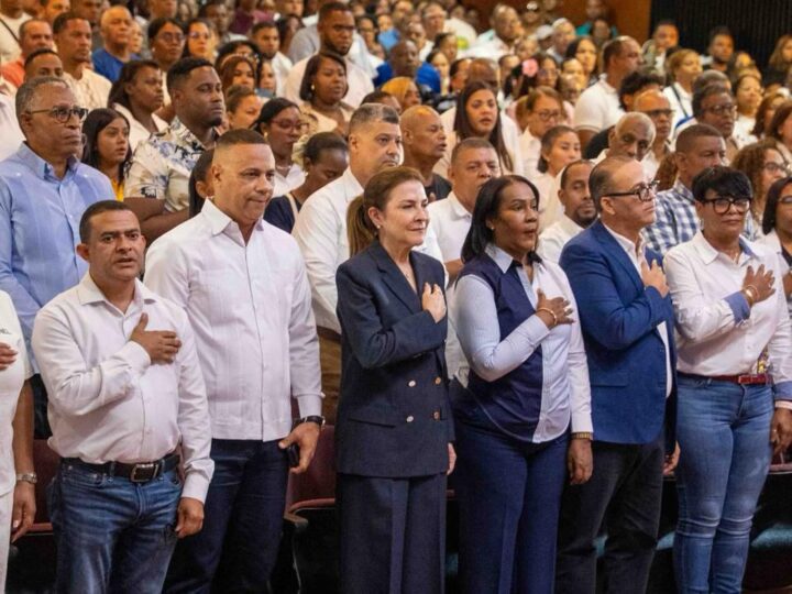 Carolina continúa fortaleciendo su proyecto presidencial con juramentación del Comando Nacional Magisterial C28