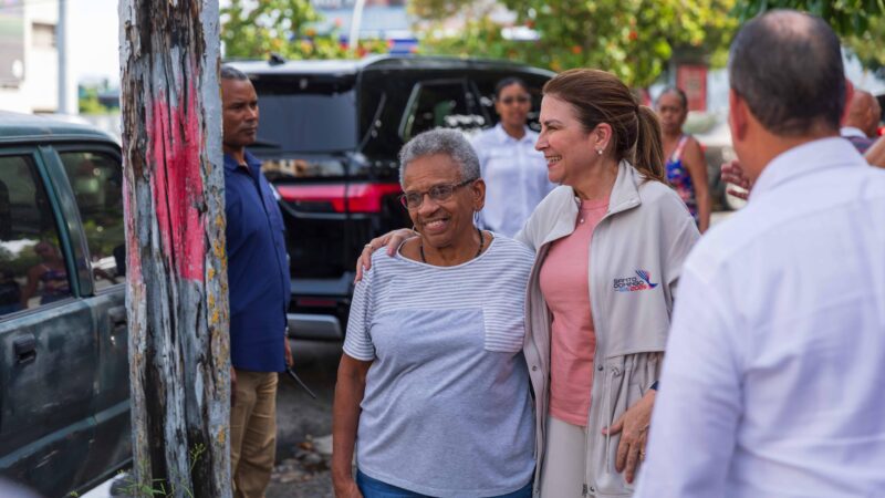 Carolina fortalece cercanía con bases PRM en visita a dirigentes históricas de la capital