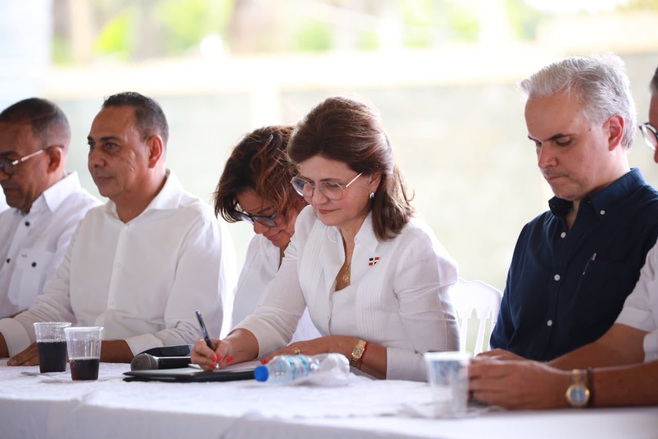 Raquel Peña anuncia avances en titulación y reafirma respaldo a productores de Monte Plata
