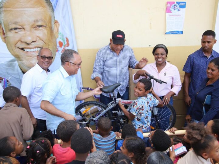 Senador Johnson Encarnación realiza operativo médico en Hondo Valle