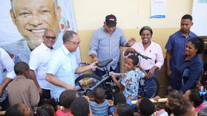 Senador Johnson Encarnación realiza operativo médico en Hondo Valle