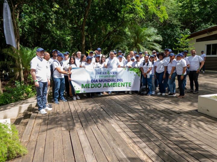 Vicepresidente de Seaboard y sus colaboradores realizan visita al Parque Ecológico Las Lagunas