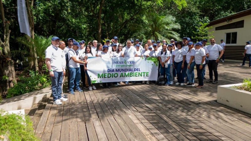 Vicepresidente de Seaboard y sus colaboradores realizan visita al Parque Ecológico Las Lagunas
