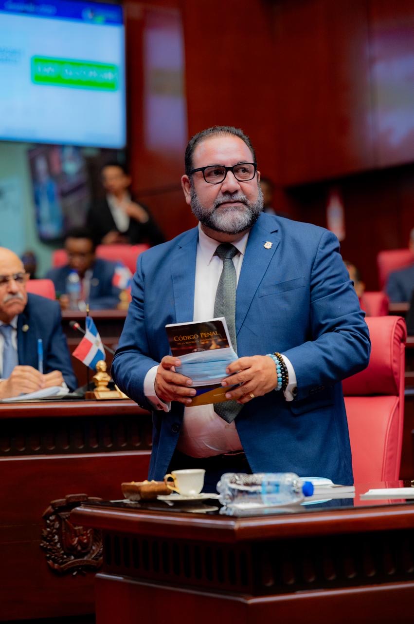 Senador Ramón Rogelio Genao pondera avances del nuevo Código Penal y resalta garantías a la libertad de prensa