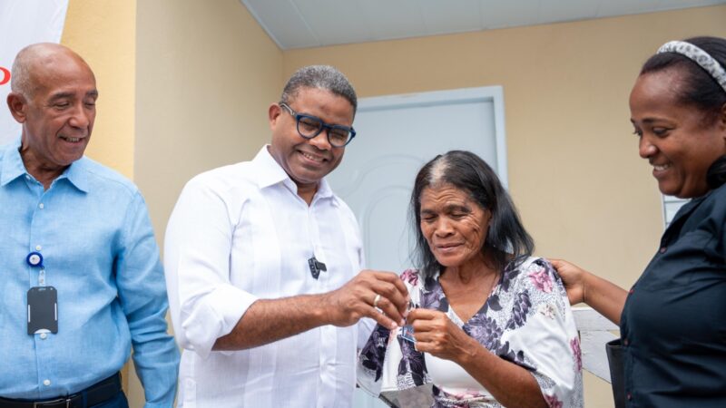 Propeep construye y entrega vivienda digna a doña Olinda de 73 años, en Manoguayabo, que le devuelve tranquilidad y esperanza a toda su familia
