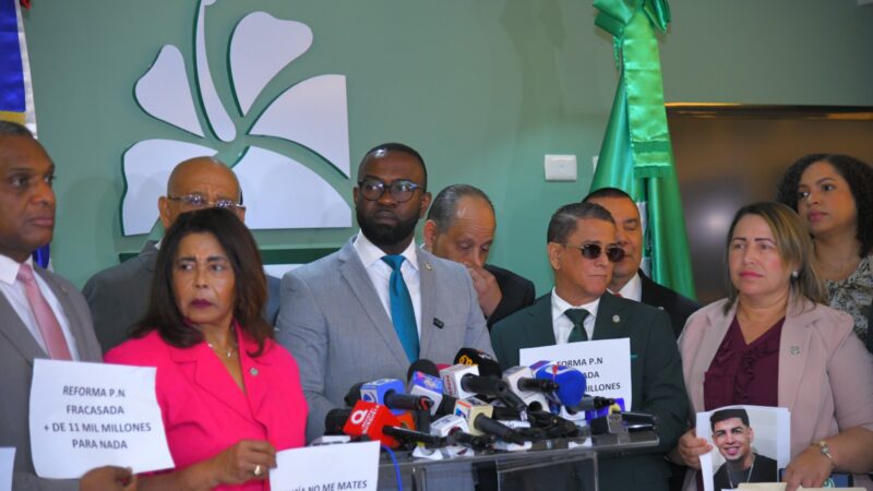 Bloque de diputados Fuerza del Pueblo condena ejecuciones policiales y llama a revisar programa de entrenamiento de la reforma policial