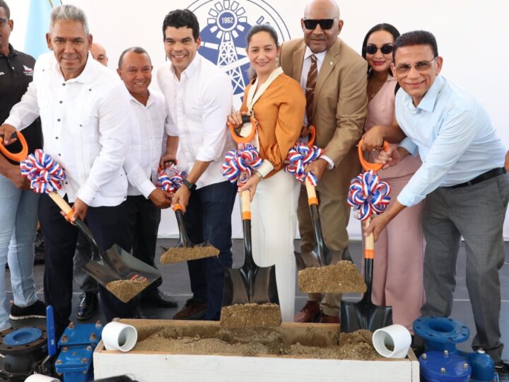Wellington Arnaud da primer palazo para la construcción del acueducto Damjagua-Maizal, provincia Valverde