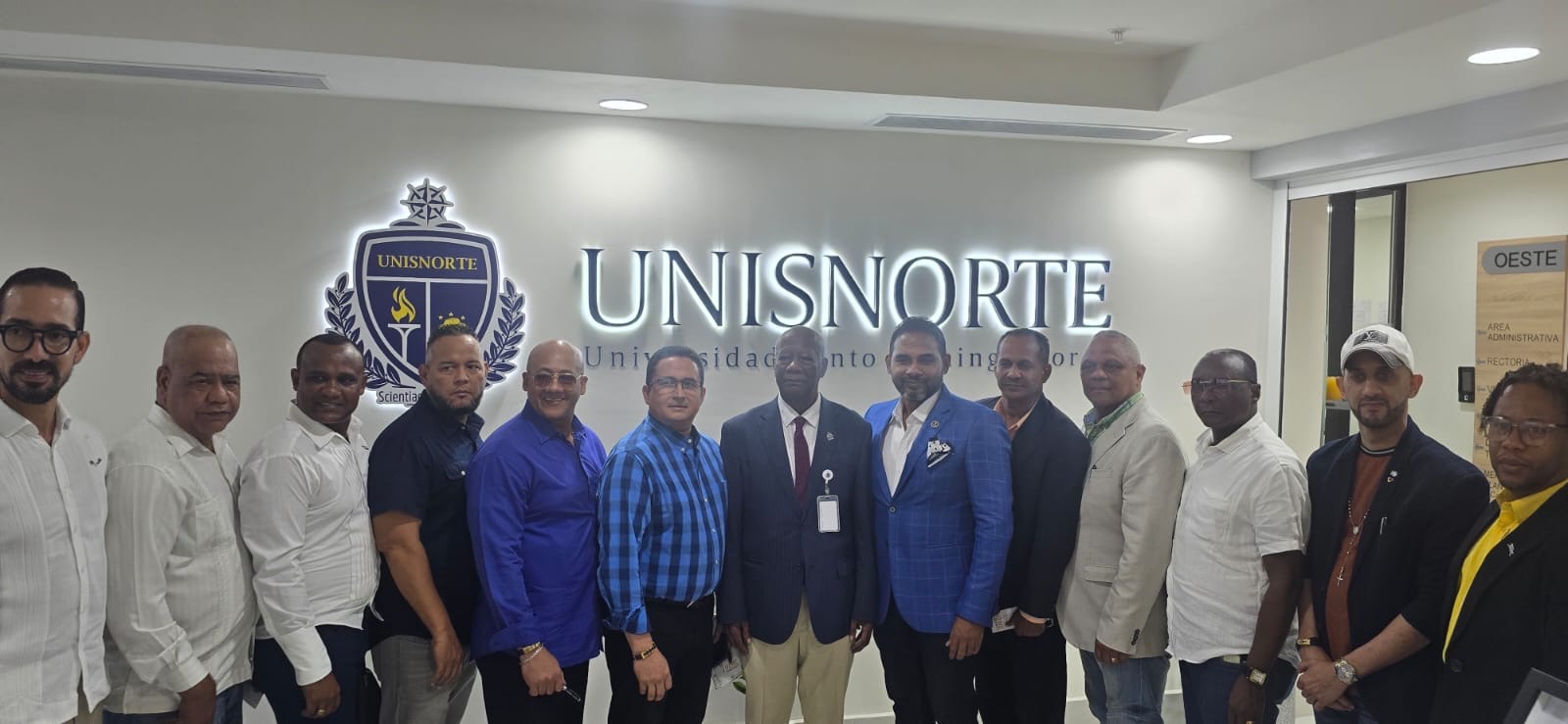 Comunicadores de Santo Domingo Norte conocen las instalaciones de UNISNORTE como parte del programa «Voces con Futuro»