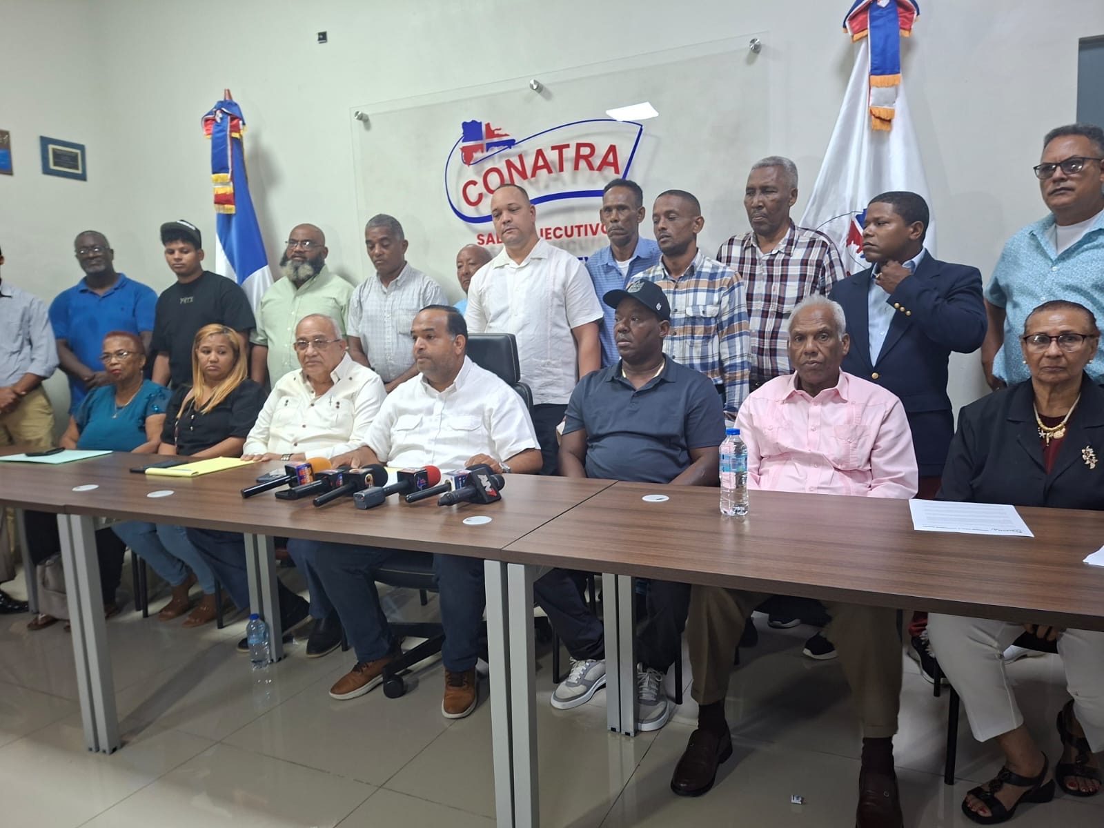 Tras el Intrant intervenir rutas invasoras, Conatra anuncia deja sin efecto paro transporte en Santo Domingo Este.