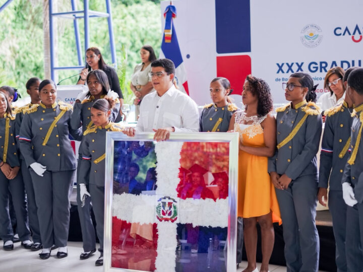 Director Caasd encabeza graduación de 24 nuevos bachilleres técnicos de Liceo Técnico Ingeniero Osvaldo B. Báez