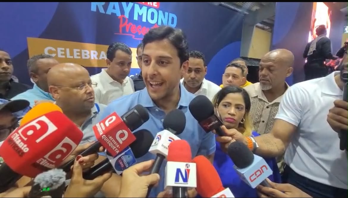 ¡Histórico! Raymond Rodríguez sorprende a más de 750 padres del Distrito Nacional con una multitudinaria celebración por adelantado de su día