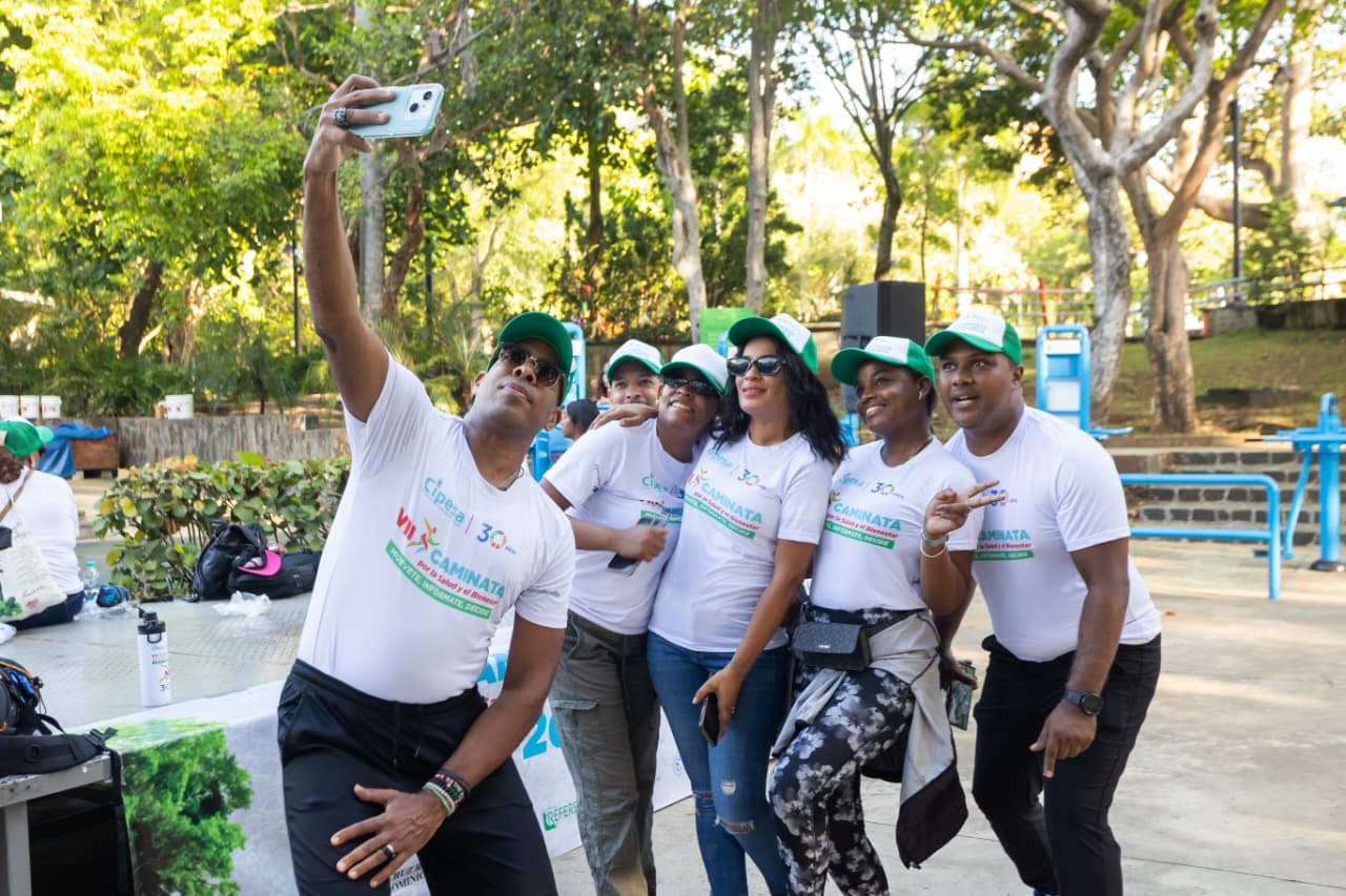 CIPESA moviliza al sector periodístico y sanitario por el bienestar de quienes informan sobre salud Cerca de cien periodistas, comunicadores, familiares e instituciones aliadas participaron en la VII Caminata-Zumbatón