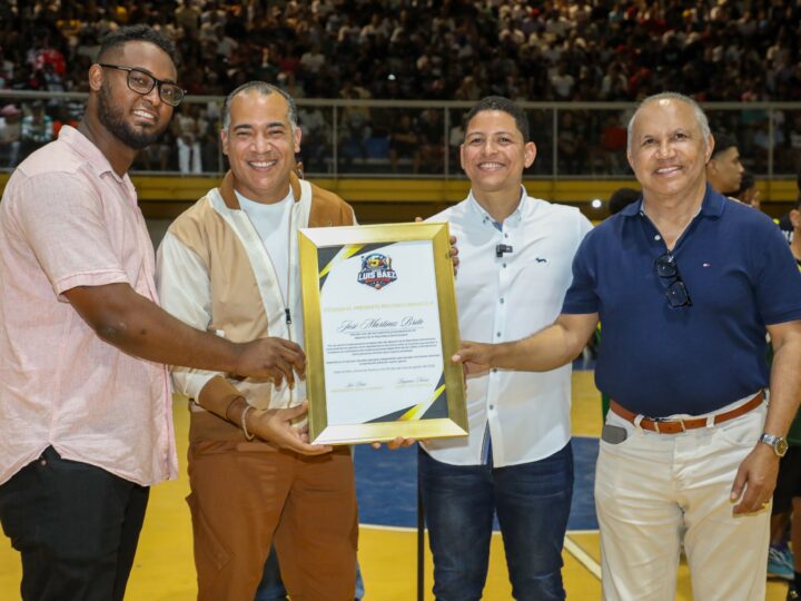 Chimbala y Martínez Brito son reconocidos en histórica inauguración del primer Torneo de Baloncesto Superior de Peravia