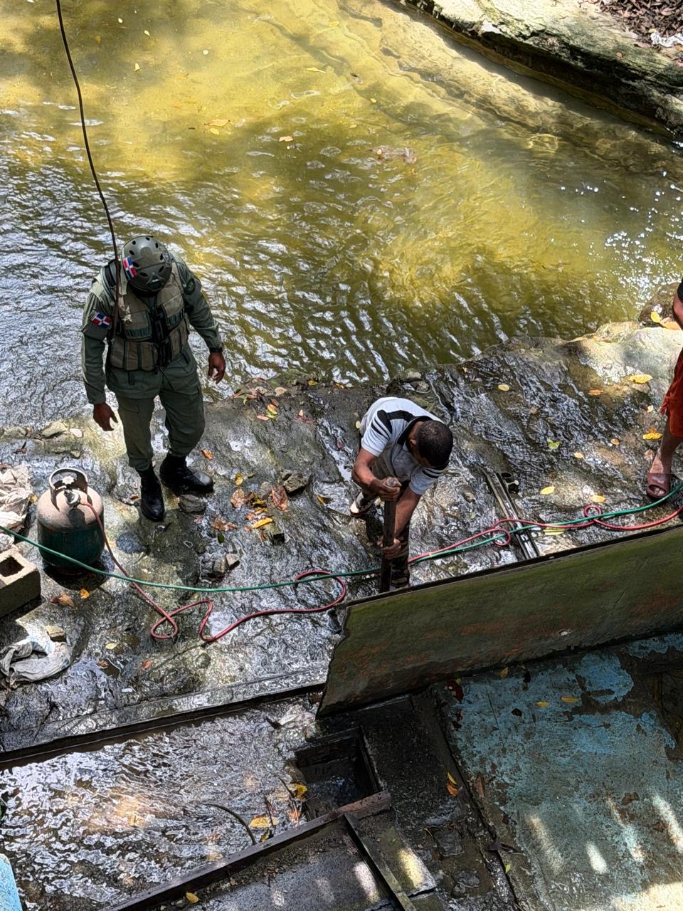 Medio Ambiente desmantela represa ilegal en el río Yabija