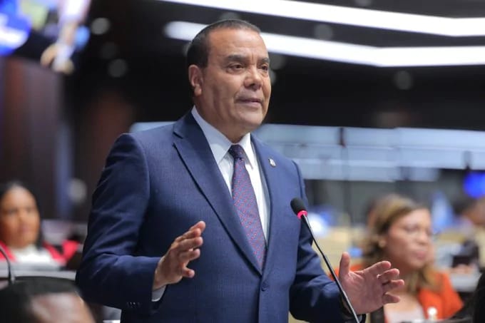 Diputado Alcibíades Tavárez reclama solución a crisis de agua potable en San Pedro de Macorís