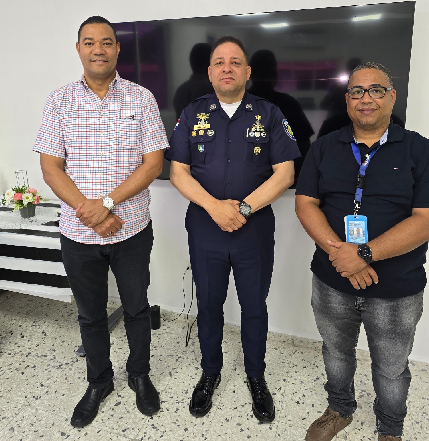 Coronel René Luna anuncia reforzamiento de seguridad y acercamiento comunitario en SDO
