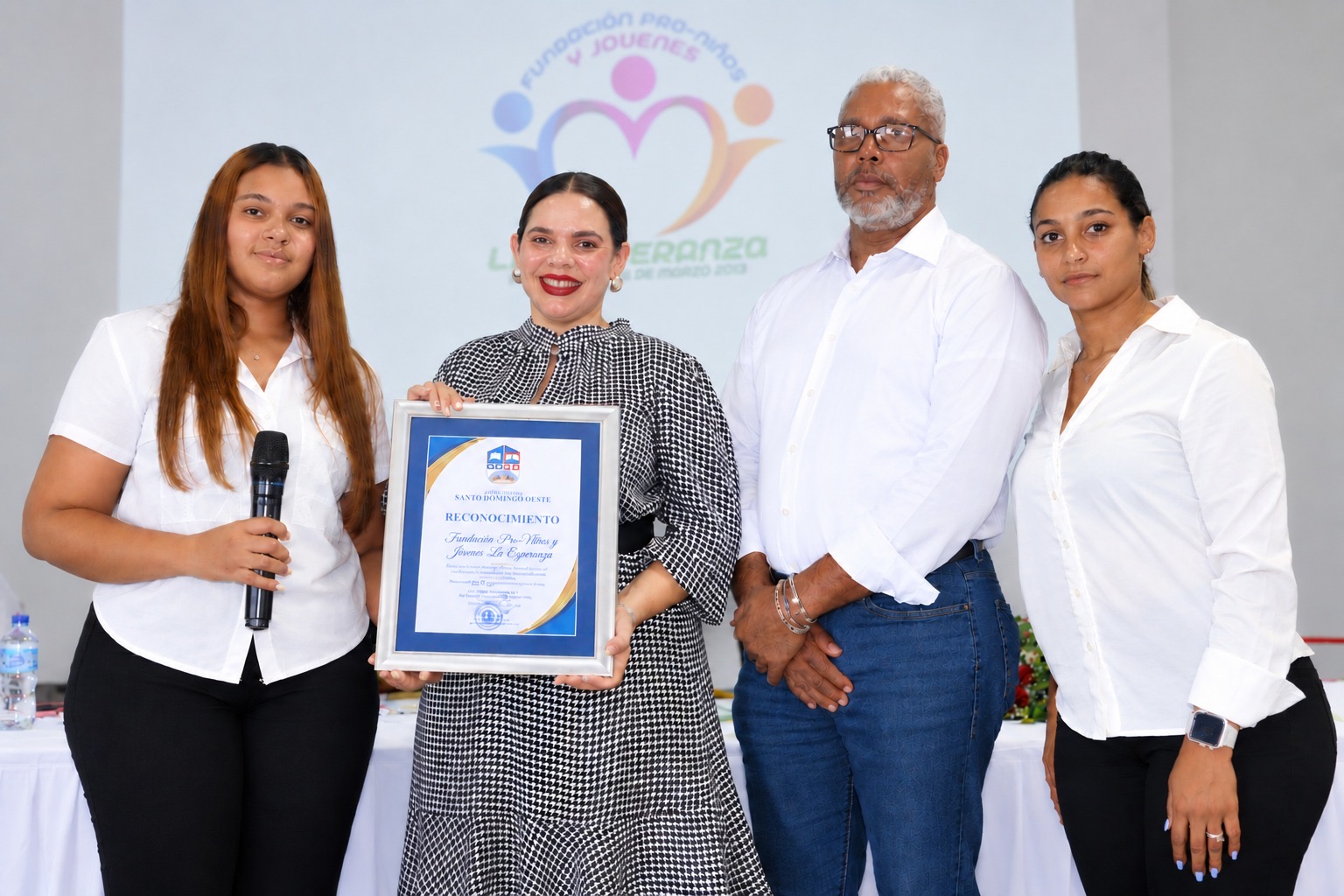 Fundación Pro-Niños y Jóvenes La Esperanza gradúa a más de 114 jóvenes en la segunda edición de sus “Talleres de Verano”