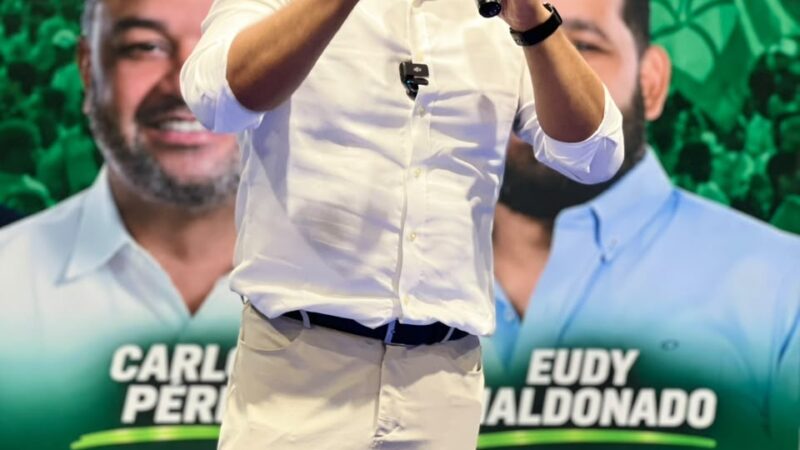 Carlos Pérez fortalece proyecto municipal en SDN con respaldo de Eudy Maldonado ante unas 600 dirigentes de Sábana Perdida.