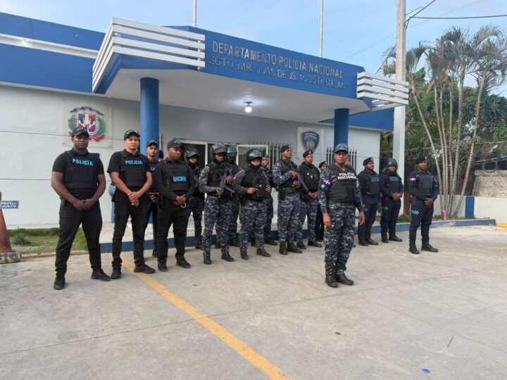 En últimas 72 horas – Policia detiene 33 personas en flagrante delito, ejecuta 13 órdenes de arresto y recupera cuatro vehículos y motocicletas en Santo Domingo Norte
