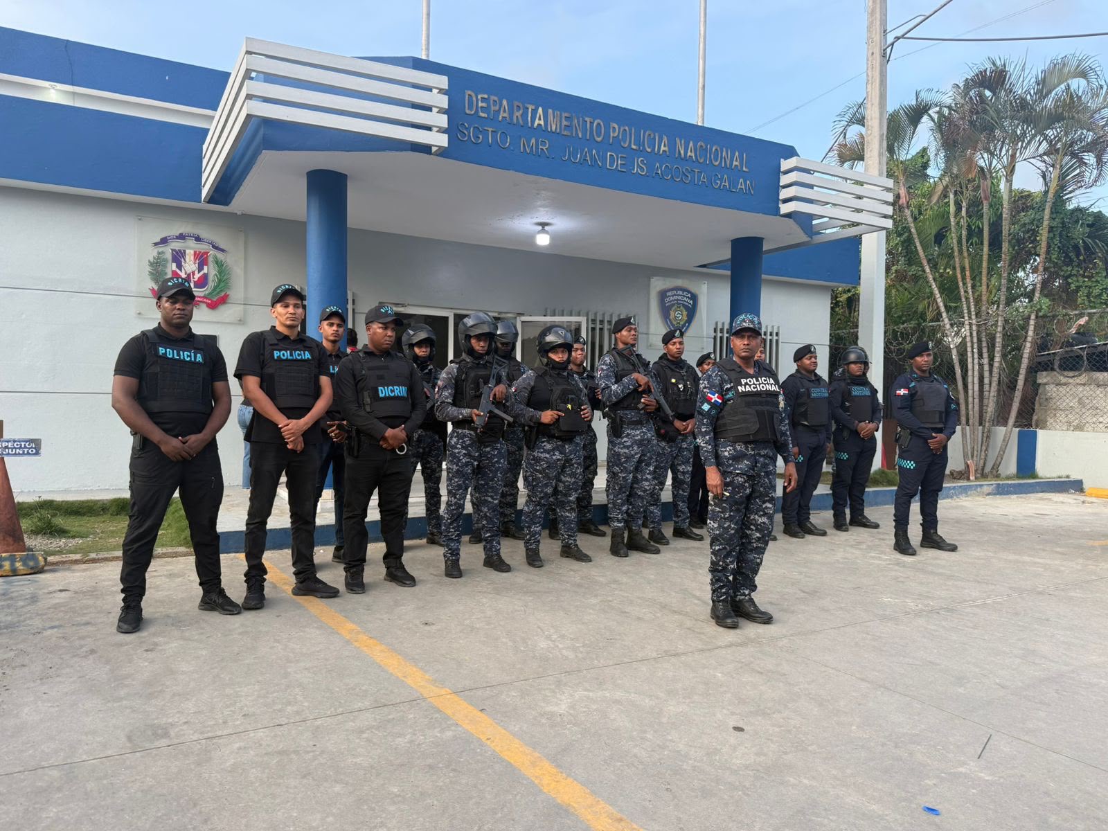 En últimas 72 horas – Policia detiene 33 personas en flagrante delito, ejecuta 13 órdenes de arresto y recupera cuatro vehículos y motocicletas en Santo Domingo Norte